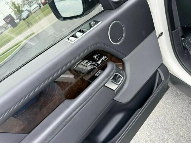 Photo of 2019 Fuji White Land Rover Range Rover