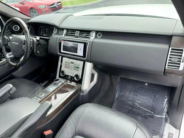 Photo of 2019 Fuji White Land Rover Range Rover