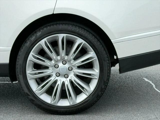 Photo of 2019 Fuji White Land Rover Range Rover