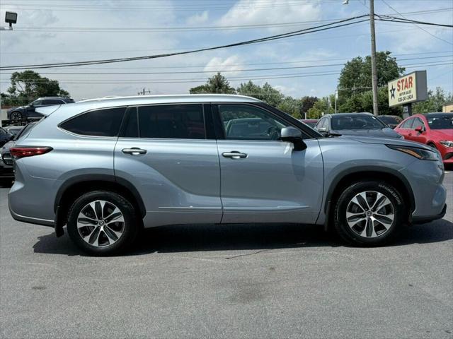 Photo of 2022 Moon Dust Toyota Highlander