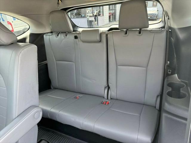 Photo of 2022 Moon Dust Toyota Highlander