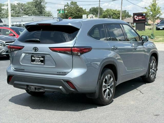 Photo of 2022 Moon Dust Toyota Highlander