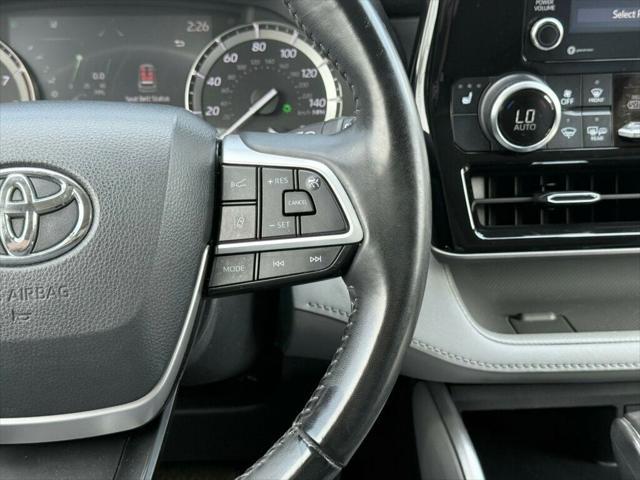 Photo of 2022 Moon Dust Toyota Highlander
