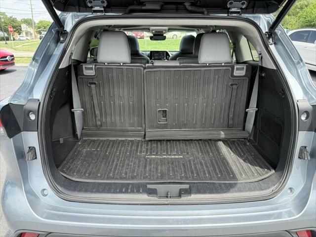 Photo of 2022 Moon Dust Toyota Highlander