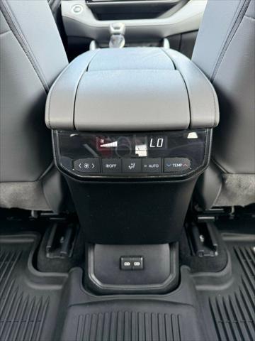 Photo of 2022 Moon Dust Toyota Highlander