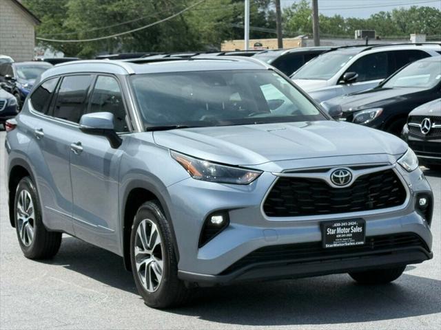 Photo of 2022 Moon Dust Toyota Highlander