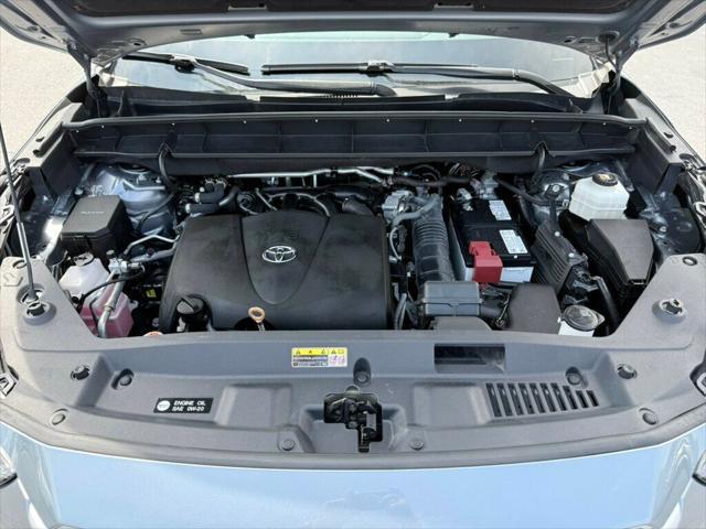 Photo of 2022 Moon Dust Toyota Highlander