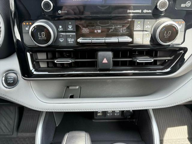 Photo of 2022 Moon Dust Toyota Highlander