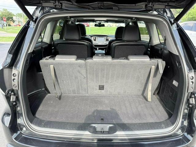 Photo of 2015 Attitude Black Metallic Toyota Highlander
