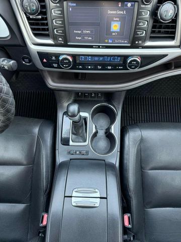 Photo of 2015 Attitude Black Metallic Toyota Highlander
