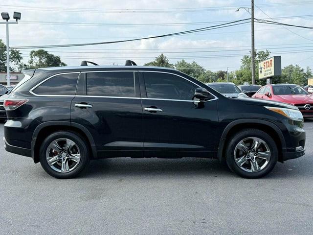 Photo of 2015 Attitude Black Metallic Toyota Highlander