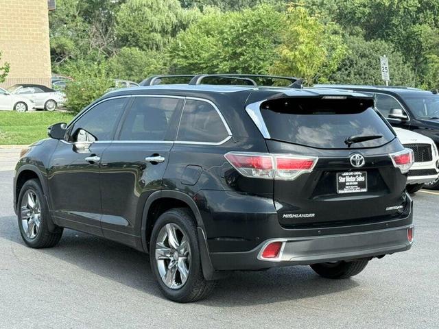 Photo of 2015 Attitude Black Metallic Toyota Highlander