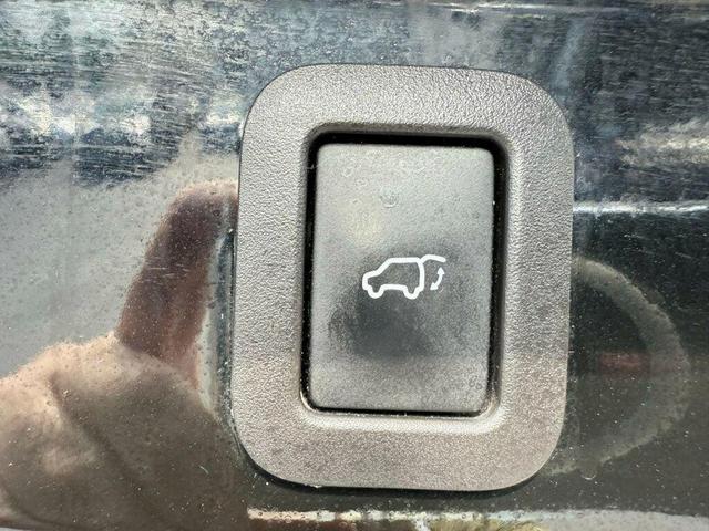 Photo of 2015 Attitude Black Metallic Toyota Highlander