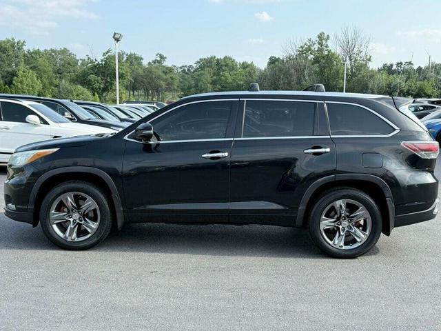 Photo of 2015 Attitude Black Metallic Toyota Highlander