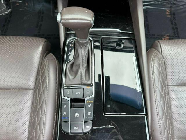 Photo of 2017 Granite Brown Kia Cadenza