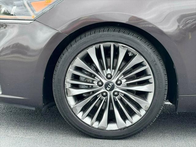 Photo of 2017 Granite Brown Kia Cadenza