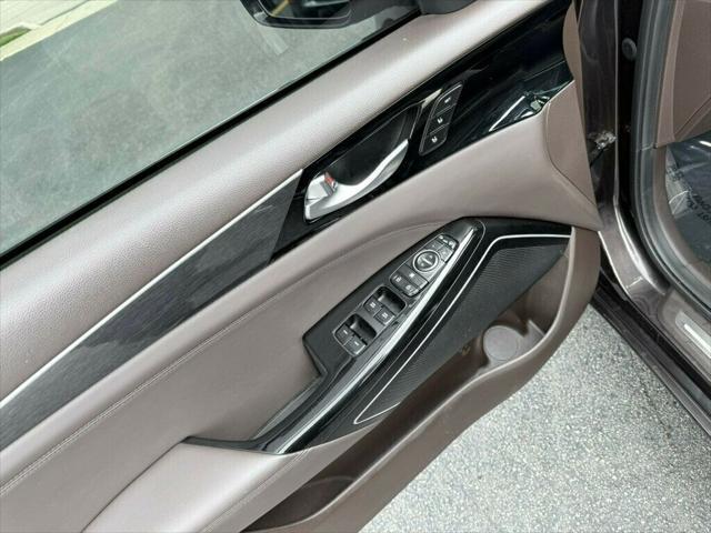 Photo of 2017 Granite Brown Kia Cadenza