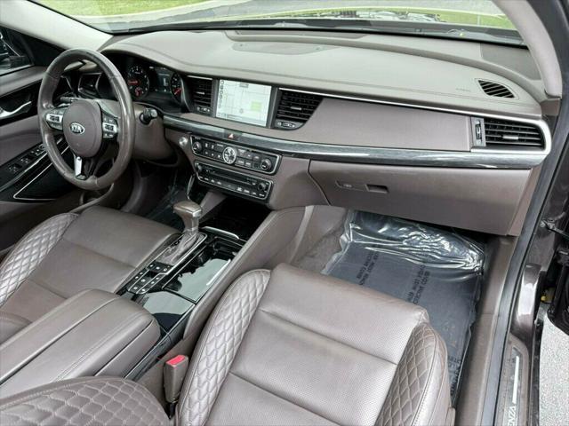 Photo of 2017 Granite Brown Kia Cadenza