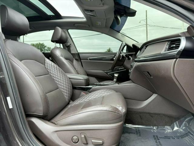 Photo of 2017 Granite Brown Kia Cadenza