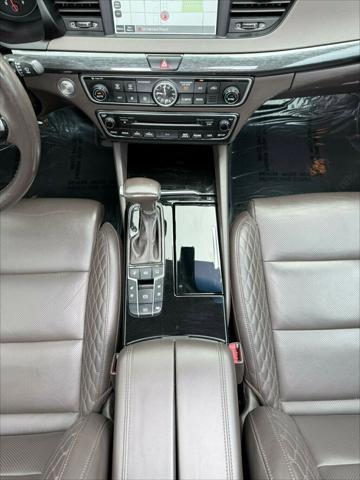 Photo of 2017 Granite Brown Kia Cadenza
