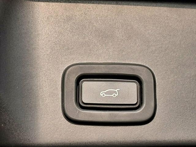 Photo of 2020 Silicon Silver Premium Metallic Land Rover Range Rover Evoque