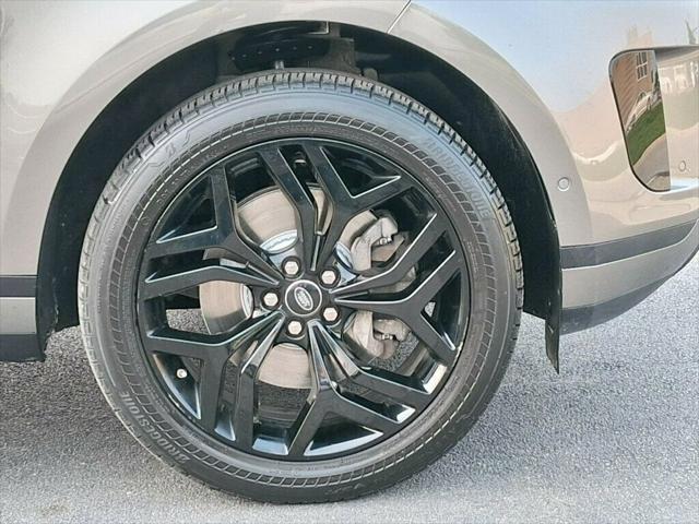 Photo of 2020 Silicon Silver Premium Metallic Land Rover Range Rover Evoque