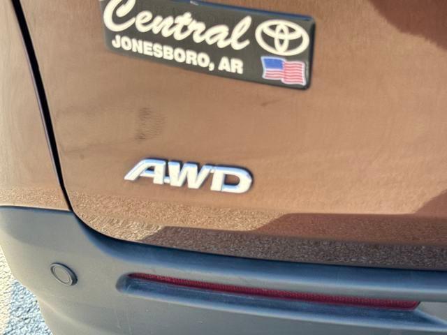 Photo of 2024 Sunset Bronze Toyota Sienna