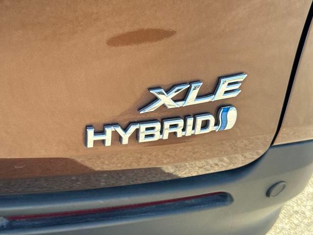 Photo of 2024 Sunset Bronze Toyota Sienna