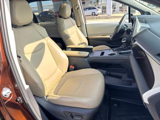 Photo of 2024 Sunset Bronze Toyota Sienna