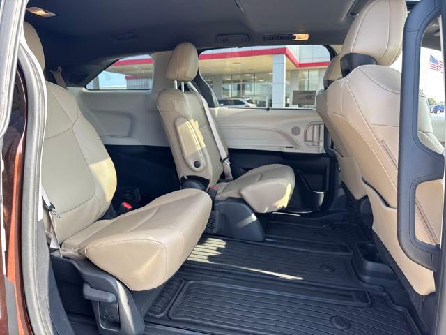 Photo of 2024 Sunset Bronze Toyota Sienna