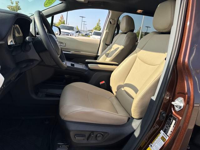 Photo of 2024 Sunset Bronze Toyota Sienna
