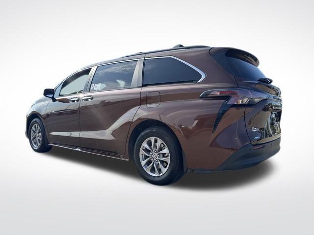 Photo of 2024 Sunset Bronze Toyota Sienna
