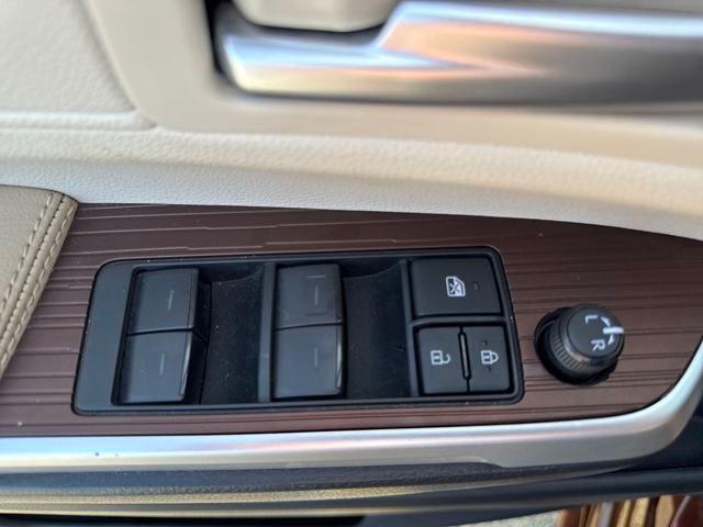 Photo of 2024 Sunset Bronze Toyota Sienna
