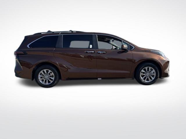 Photo of 2024 Sunset Bronze Toyota Sienna