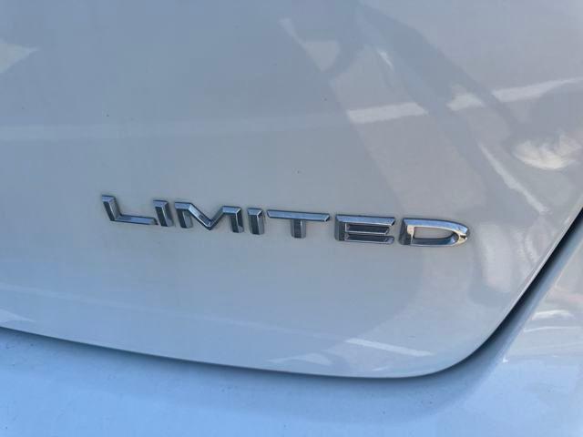 Photo of 2022 Bright White Clearcoat Chrysler Pacifica