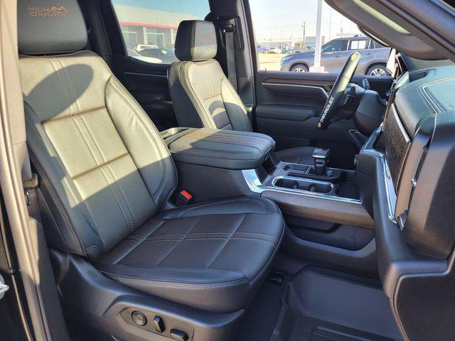 Photo of 2025 Black Chevrolet Silverado 1500