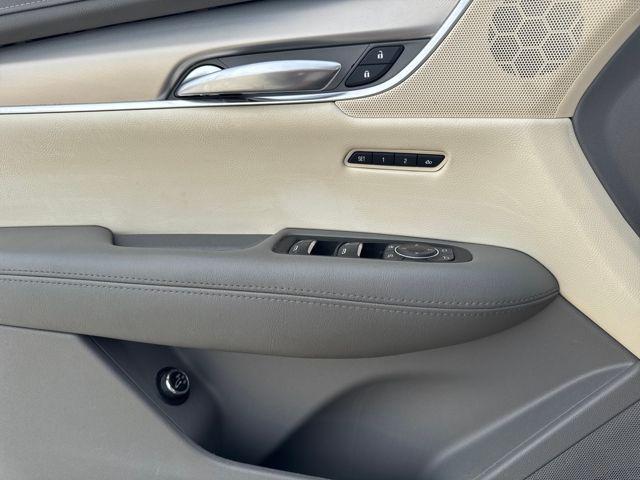 Photo of 2018 Stellar Black Metallic Cadillac XT5