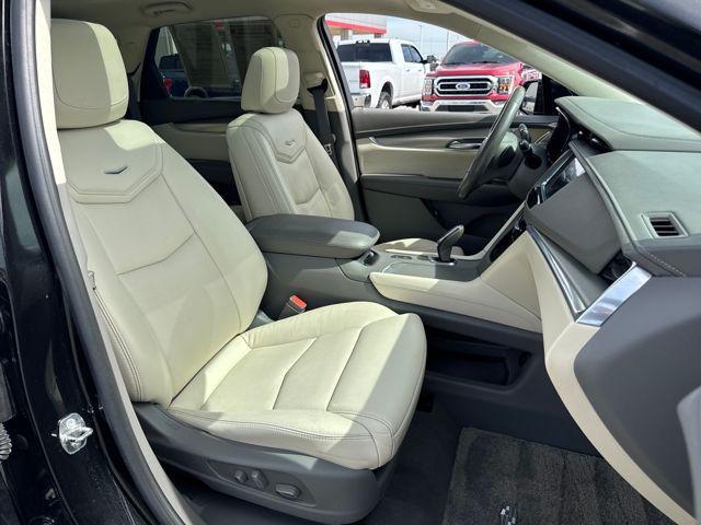 Photo of 2018 Stellar Black Metallic Cadillac XT5