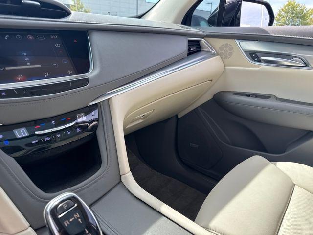 Photo of 2018 Stellar Black Metallic Cadillac XT5