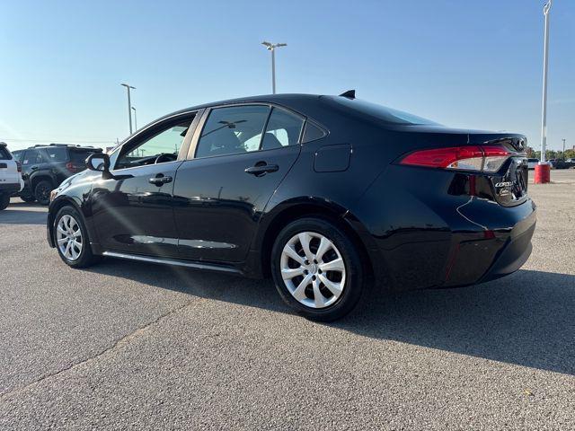 Photo of 2023 Midnight Black Metallic Toyota Corolla