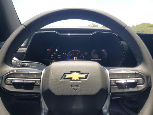 Photo of 2025 Summit White Chevrolet Colorado