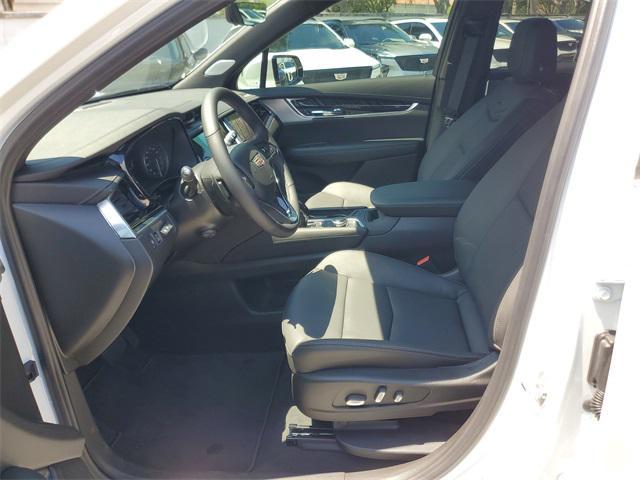 Photo of 2025 Crystal White Tricoat Cadillac XT6