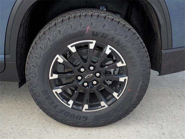 Photo of 2025 Lakeshore Blue Metallic Chevrolet Traverse