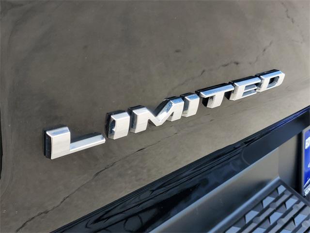 Photo of 2021 Diamond Black Crystal Pearlcoat RAM 1500
