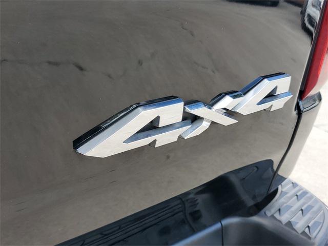 Photo of 2021 Diamond Black Crystal Pearlcoat RAM 1500