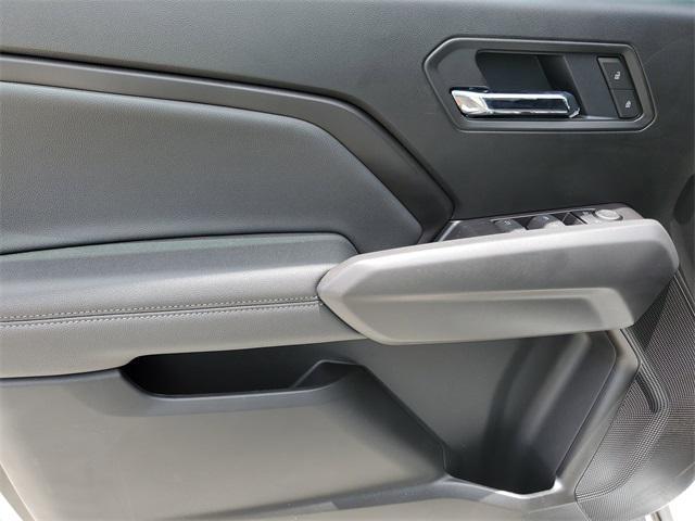 Photo of 2025 Summit White Chevrolet Colorado