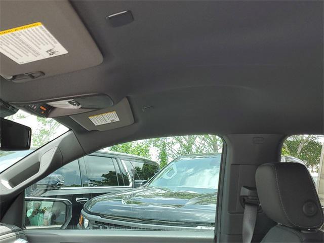 Photo of 2025 Summit White Chevrolet Colorado