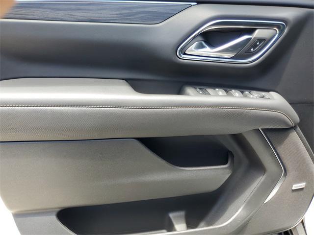 Photo of 2023 Summit White GMC Yukon