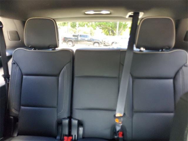 Photo of 2023 Summit White GMC Yukon
