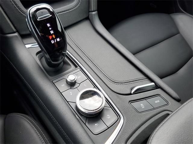 Photo of 2023 Crystal White Tricoat Cadillac XT6